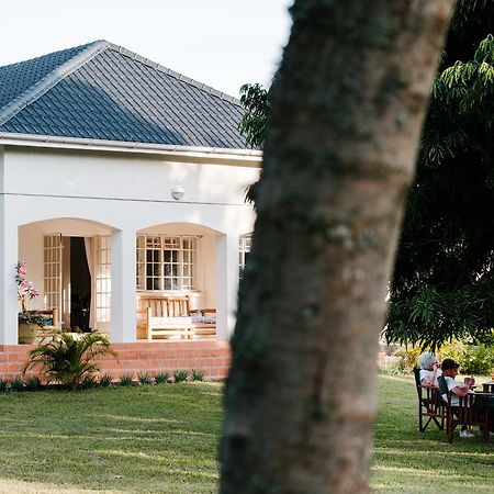 エンテベ The Guinea Fowl Bed & Breakfast エクステリア 写真