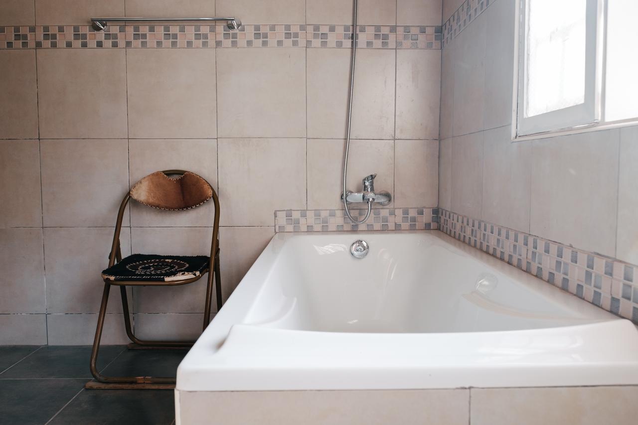 エンテベ The Guinea Fowl Bed & Breakfast エクステリア 写真